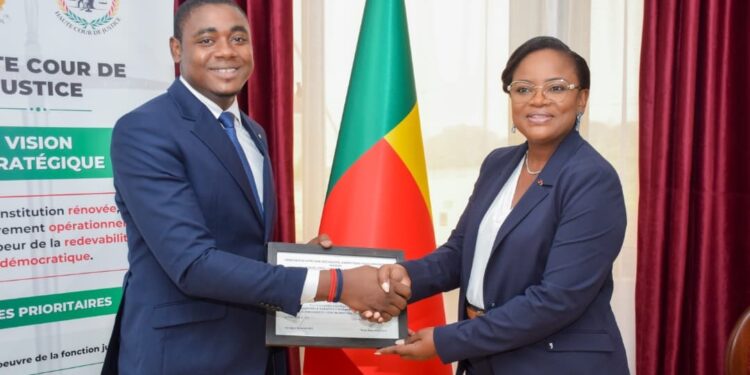 Prix d’excellence « Président Mamadou Camara » : Gilbert Kingbé présente sa distinction à Dandi Gnamou