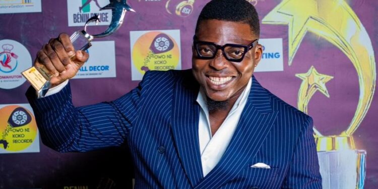 Benin Showbiz Awards 2025 : Gilchrist Ayité distingué meilleur animateur live