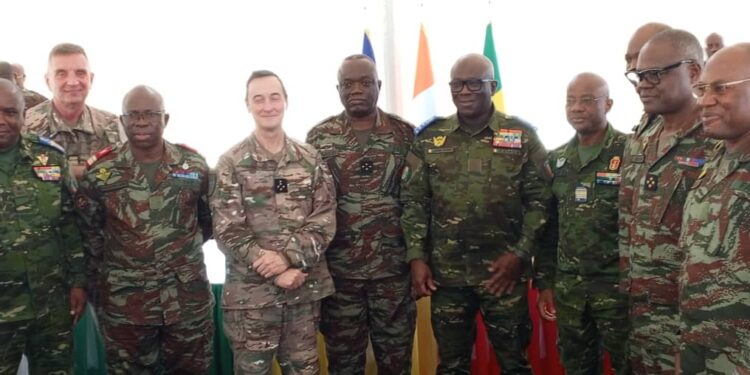 Réunion tripartite à Cotonou: la lutte contre le terrorisme dans la sous-région met ensemble des chefs d’état-major de France, de la Côte d’Ivoire et du Bénin
