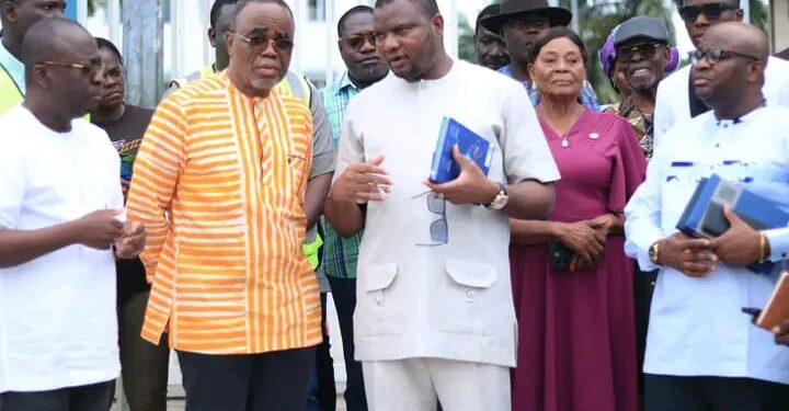 Prévention des inondations à Cotonou : le maire Luc Gnacadja effectue une descente dans les zones sensibles