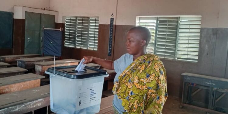 Élections : démarrage effectif des opérations de vote à Natitingou et Boukombé