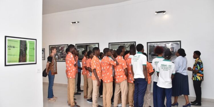 Exposition “Equilibrium” à Cotonou : Les étudiants de l’Inmac et de l’Esma saluent le génie de Thierry Oussou