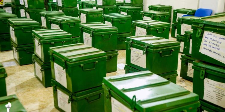 Élection présidentielle du 12 avril 2026 : La Céna accélère le déploiement du matériel électoral à l’échelle nationale