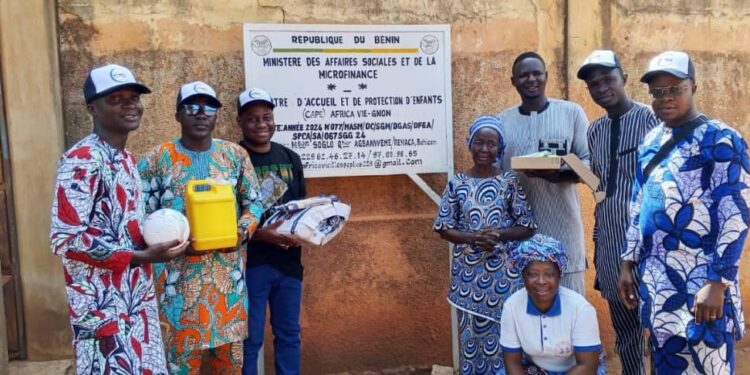 Don au Cape Afrika Vignon de Bohicon : Tino Dégbèssoun apporte sourire et espoir aux enfants  