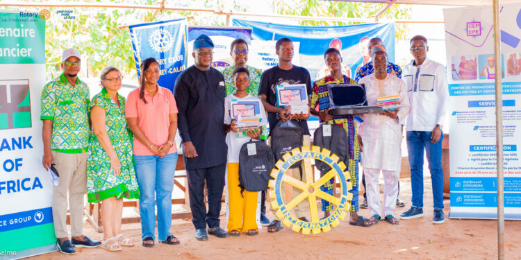 Éducation : le Rotary Club d’Abomey-Calavi célèbre l’excellence en milieu scolaire à Kpanroun