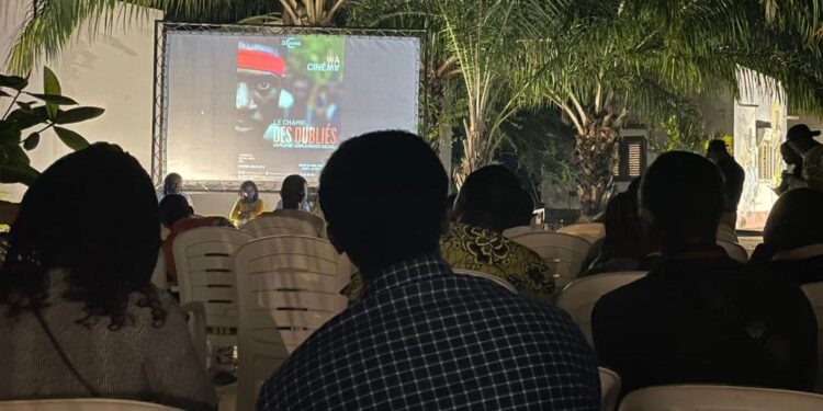 Projection du film « Le champ des oubliés » à l’espace culturel Le Centre : Roger Komla Gbekou déconstruit le mythe autour de l’émigration
