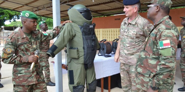 Lutte contre les engins explosifs : La France renforce les capacités des forces béninoises