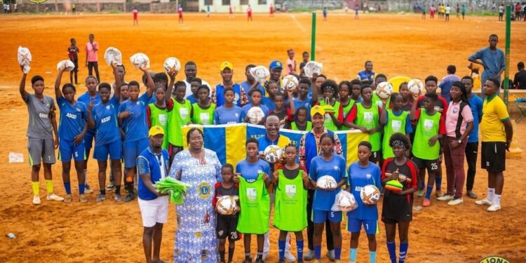 Don de matériels sportifs : « Cotonou Phare Doré » en soutien à Asod Académie Fc