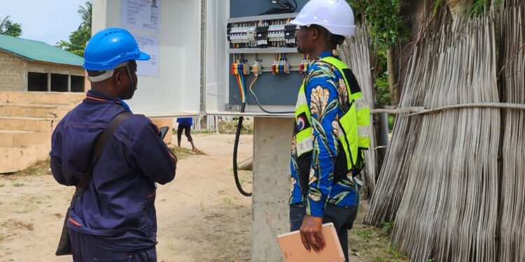 Projet d’électrification rurale au Bénin : Plus de 10 000 ménages déjà pris en compte