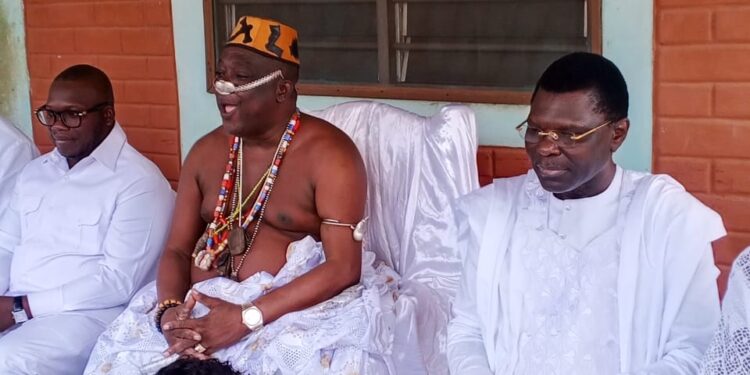 Visite de solennité à sa Majesté Dada Dédivê Soxodjogbé Agoli-Agbo au palais Djôtôxô d’Abomey : Joseph Djogbénou reçoit la bénédiction royale