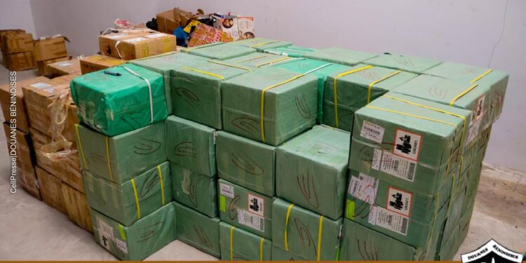 Hillacondji : La Douane béninoise réalise une saisie record de 5 574 téléphones Android