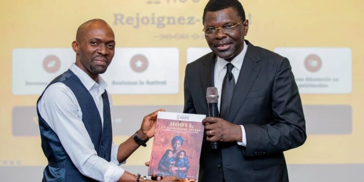 Lancement du recueil «Hoovi: un patrimoine vivant » : Joseph Djogbénou loue l’initiative de Bola Daniel Babayèdjou