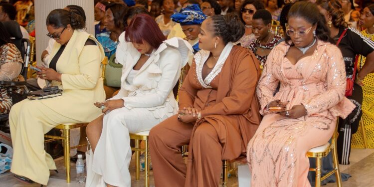2ème  édition de la ‘’Conférence Ekee’’ : Quatre femmes d’impact révèlent les secrets de la réussite aux jeunes