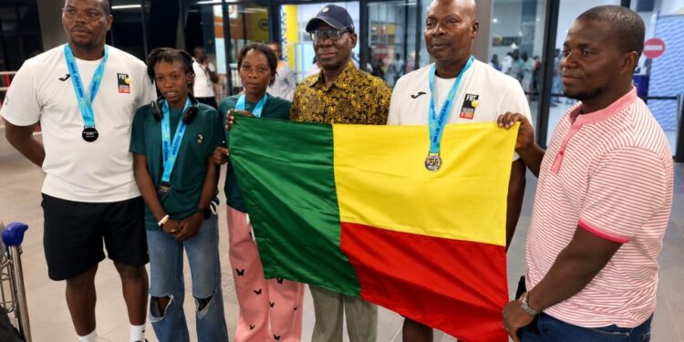 De retour de leur exploit au Billie Jean King Cup 2026 : Les Amazones tenniswomen célèbrent leur promotion en Groupe III Afrique