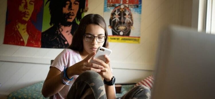 Enfants en ligne : l’Onu alerte sur les risques de l’Ia et de la désinformation