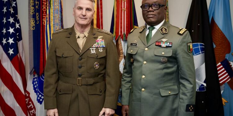 En visite aux États-Unis : Fructueux Gbaguidi échange avec le général Christopher Mahoney