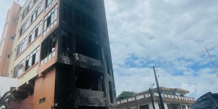 Incendie à Porto-Novo : Marie Akpotrossou exprime la solidarité de l’État aux sinistrés
