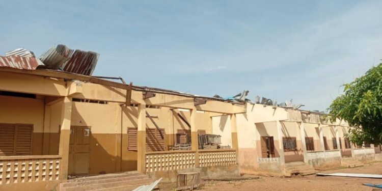 Rénovation des salles de classes à Covè : Le maire redonne espoir aux élèves du Ceg 2