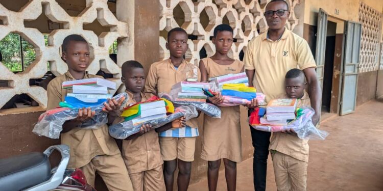 Epp Gbozoumè à Avrankou : Des écoliers démunis dotés de kits scolaires