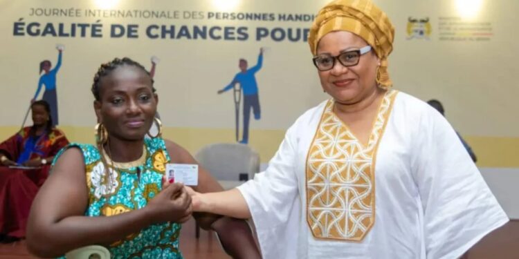 Distribution des Cartes d’égalité des chances : Le Bénin renforce l’inclusion des personnes handicapées