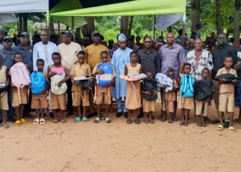 Éducation dans le Couffo : The Couffo Collaborative distribue 3 288 kits scolaires aux élèves