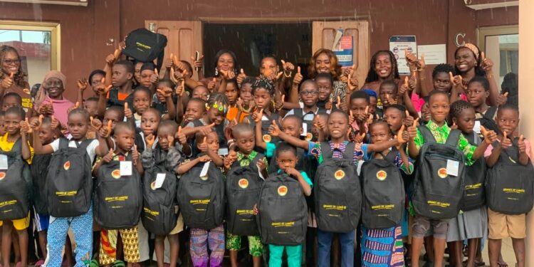 Campagne « Graines de Lumière » 2026 : Des enfants en situation de vulnérabilité reçoivent des kits scolaires