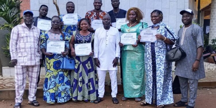 Remise d’attestation aux enseignants en fin de formation en  informatique : Le numérique  s&rsquo;invite dans la pédagogie à Bohicon