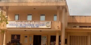 Tribunal d&rsquo;Abomey-Calavi : Un chirurgien poursuivi pour refus présumé d’autorisation d’évacuation sanitaire