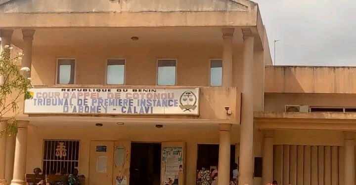 Tribunal d&rsquo;Abomey-Calavi : Un chirurgien poursuivi pour refus présumé d’autorisation d’évacuation sanitaire
