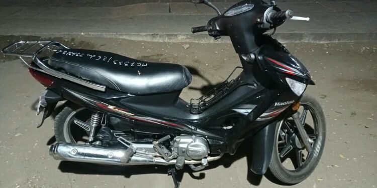 Coup de filet du commissariat d’Ekpè/Sèmè-Podji : Une moto volée depuis 2018 retrouvée et quatre personnes interpellées